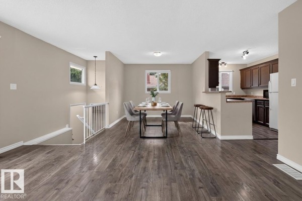 Kitchen - 3968 55 St Nw, Edmonton, AB T6L1C2 Photo 3