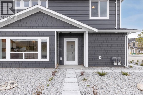 4pc Bathroom - 397 Chardonnay Avenue, Oliver, BC V0H1T4 Photo 3