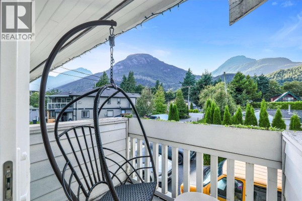 39726 Government Road, Squamish, BC V8B0G3 Photo 2