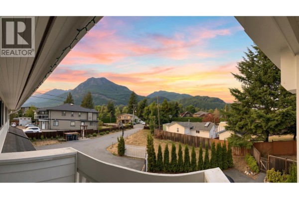 39726 Government Road, Squamish, BC V8B0G3 Photo 3