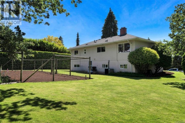 3973 Livingstone Ave S, Saanich, BC, photo 3