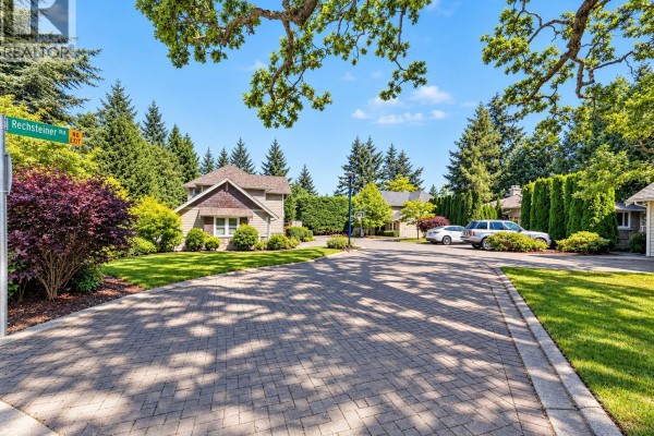 3975 Rechsteiner Rd, Saanich, BC, photo 2