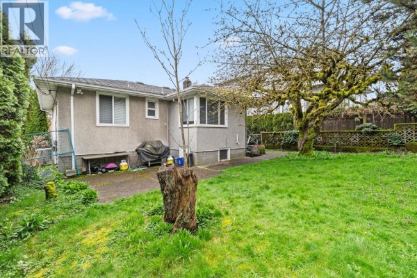 3977 Forest Street, Burnaby, BC V5G1W7 Photo 2