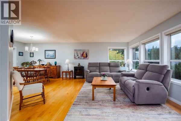 Living room - 3978 Merlin St, Nanaimo, BC V9T6B9 Photo 2
