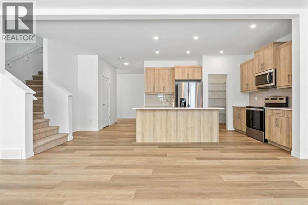 Kitchen - 398 Ellen Park, Crossfield, AB T0M0S0 Photo 2
