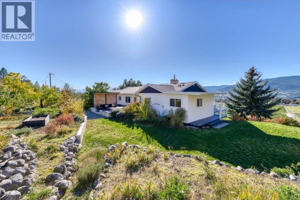 Full bathroom - 398 Upper Bench Road S, Penticton, BC V2A8S9 Photo 3