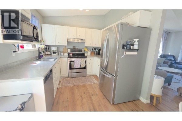 Kitchen - 398 W 5th Street, Vanderhoof, BC V0J3A0 Photo 3