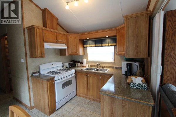 Kitchen - 3980 Squilax Anglemont Road Unit# 219, Scotch Creek, BC V0E1M5 Photo 5