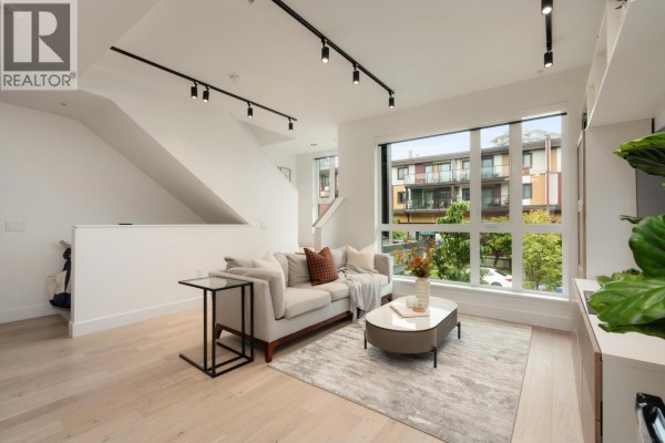 3984 Dumfries Street, Vancouver, BC V5N0J1 Photo 3