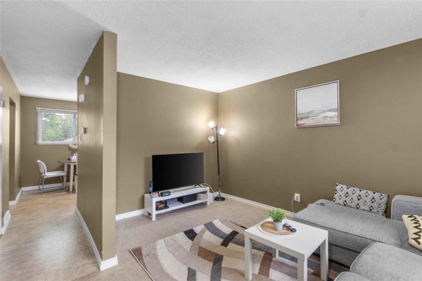 Living room - 399 Houde Drive, Winnipeg, MB R3V1C7 Photo 4