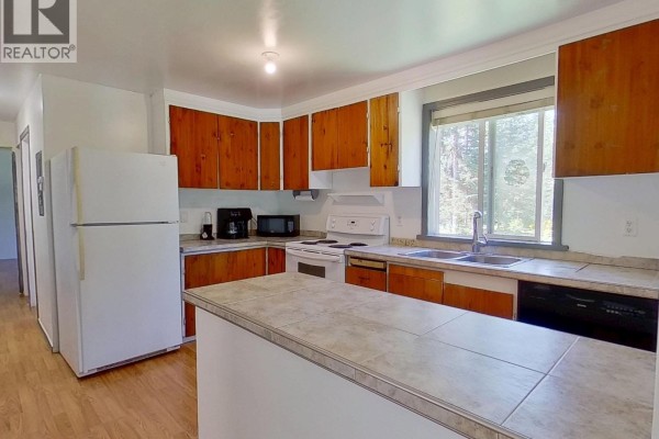 Laundry room - 3994 Caravelle Road, Quesnel, BC V2J6V3 Photo 5