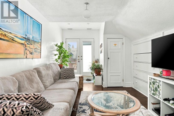 Bedroom - 399a Palmerston Blvd Boulevard, Toronto, ON M6G2N7 Photo 3