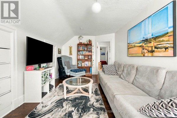 Bedroom - 399a Palmerston Blvd Boulevard, Toronto, ON M6G2N7 Photo 4