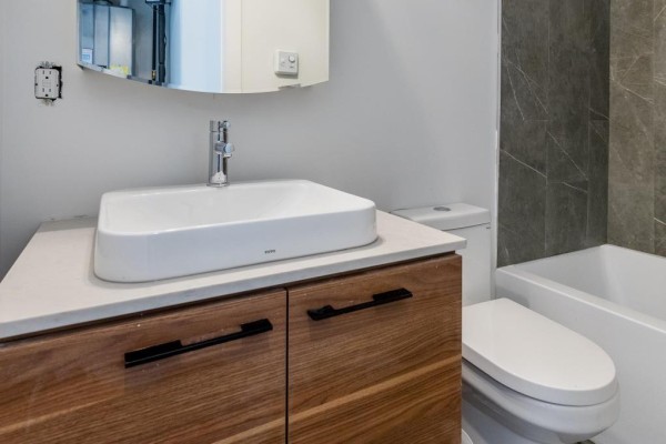 Kitchen - 3a - 3333 Dundas Street W, Toronto, ON M6P2A6 Photo 3