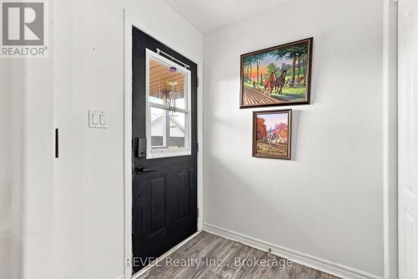 Primary Bedroom - 3a - 37 Lakebreeze Court, Prince Edward County, ON K0K3L0 Photo 4