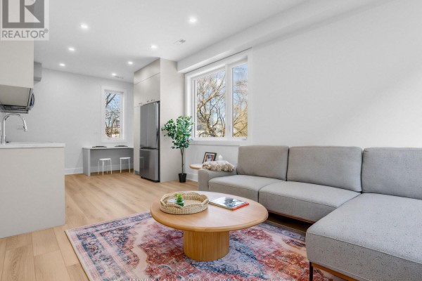 Living room - 3a - 45 Bellevue Avenue, Toronto, ON M5T2N5 Photo 5