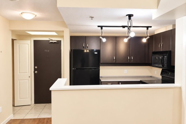 3f 10866 City Parkway, Surrey, BC, photo 2