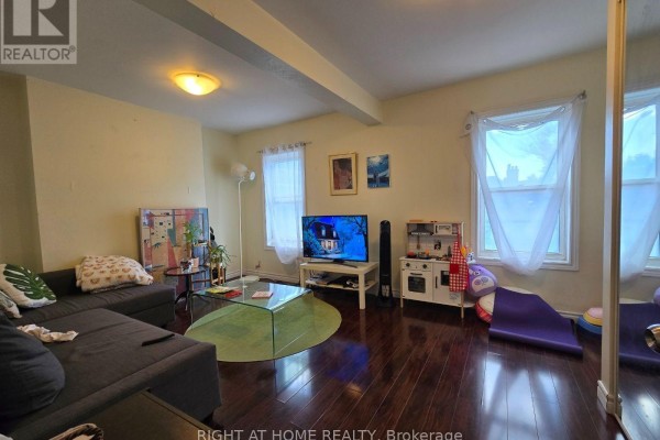 Bedroom 2 - 3rd Floor - 608 Bloor Street W, Toronto, ON M6G1K4 Photo 4