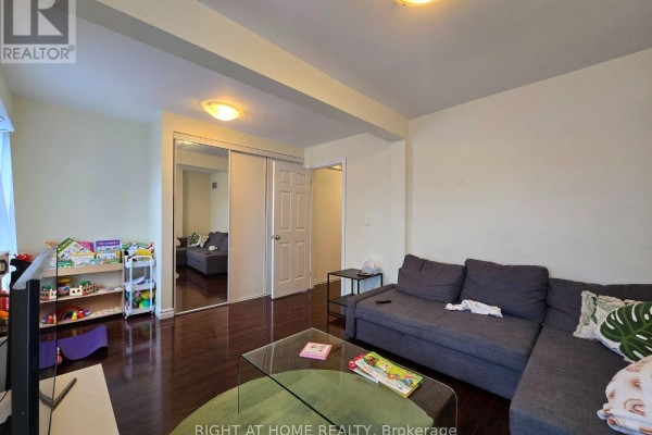 Bedroom 3 - 3rd Floor - 608 Bloor Street W, Toronto, ON M6G1K4 Photo 5