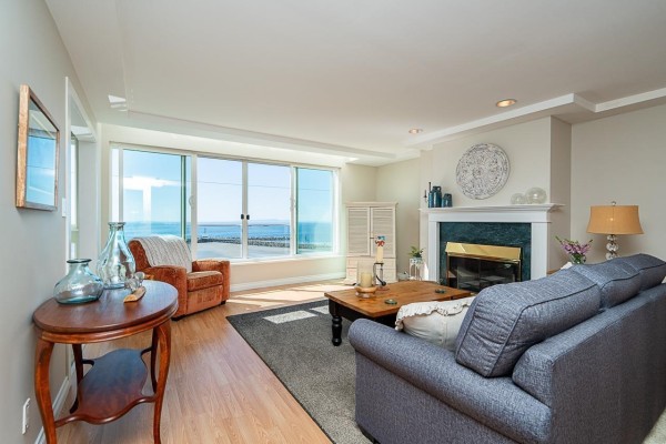 3rd Floor 15165 Marine Drive, White Rock, BC V4B1C5 Photo 2
