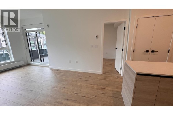3xx 9688 University Crescent, Burnaby, BC V5A0H5 Photo 5