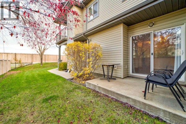 Kitchen - 4, 125 Silkstone Road W, Lethbridge, AB T1J3A8 Photo 4