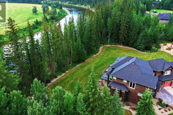 Living room - 4, 16511 532a Township, Rural Yellowhead County, AB T7E3A6 Photo 5