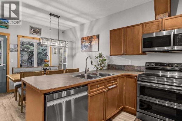 Foyer - 4, 36 Windridge Road, Exshaw, AB T0L2C0 Photo 5