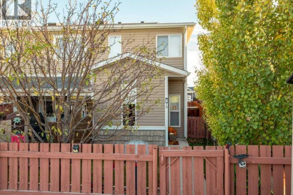 4pc Bathroom - 4, 3918 Sundance Road, Coalhurst, AB T0L0V2 Photo 2