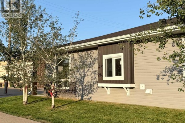 Primary Bedroom - #4, 4738 49a Avenue, Lacombe, AB T4L1N4 Photo 5