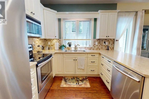 3pc Bathroom - 4, 7001 52 Street, Lacombe, AB T4L0H5 Photo 5