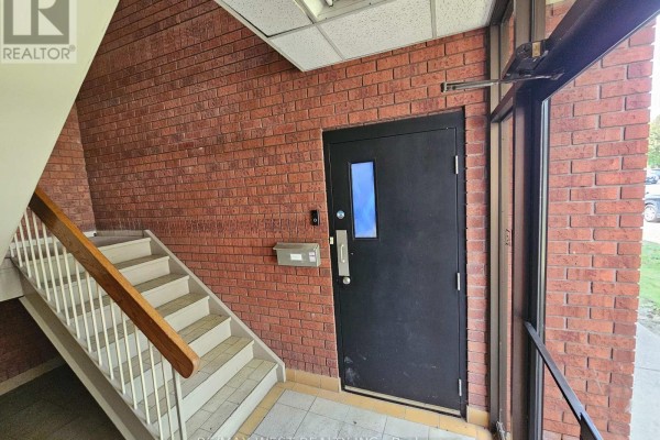 4 + 4b - 210 Drumlin Circle, Vaughan, ON L4K3E3 Photo 5