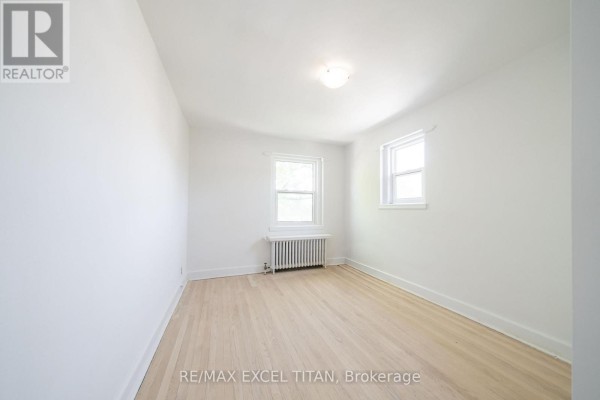 4 - 1 Mallory Gardens, Toronto, ON, photo 2