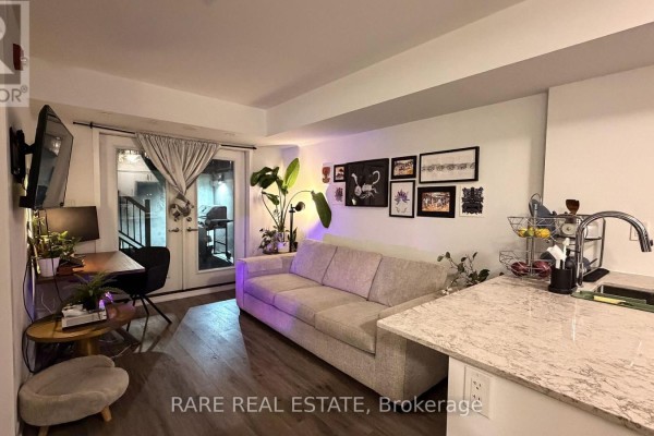Dining room - 4 - 10 Marquette Avenue, Toronto, ON M6A0E1 Photo 3