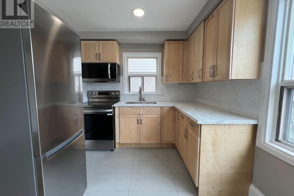 Living room - 4 - 108 Grandville Avenue, Toronto, ON M6N4V2 Photo 2