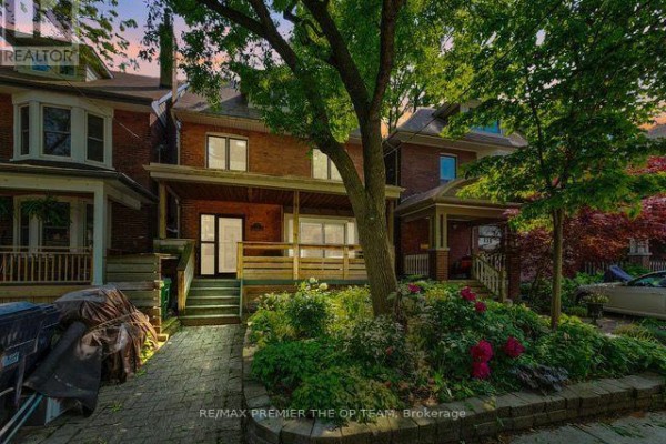 Residential for rent at 4 - 11 Columbine Avenue, Toronto, ON - MLS® OMFYO8