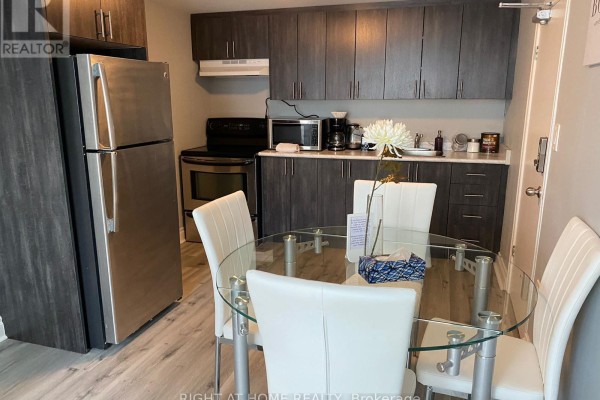 Living room - 4 - 11 Donald Avenue, Toronto, ON M6M1J7 Photo 2