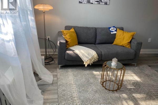 4 - 11 Donald Avenue, Toronto, ON M6M1J7 Photo 5