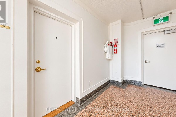 Kitchen - 4 - 1110 Weston Road, Toronto, ON M6N3S4 Photo 2