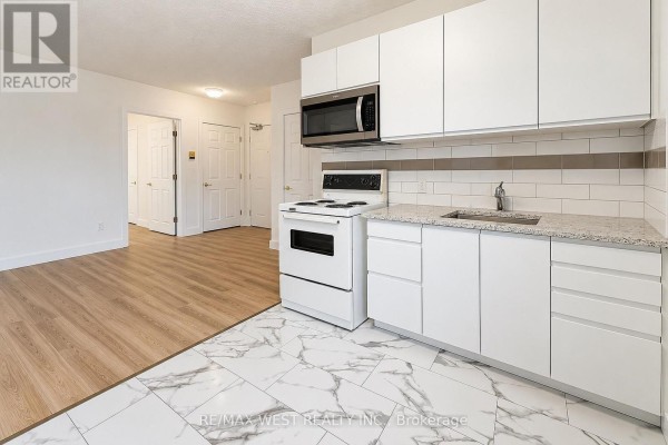 4 - 1110 Weston Road, Toronto, ON M6N3S4 Photo 5