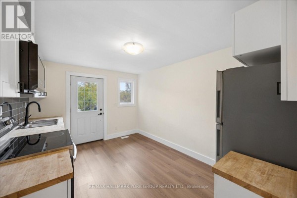 Bedroom 3 - #4 - 118 High Street, Georgina, ON L0E1R0 Photo 4