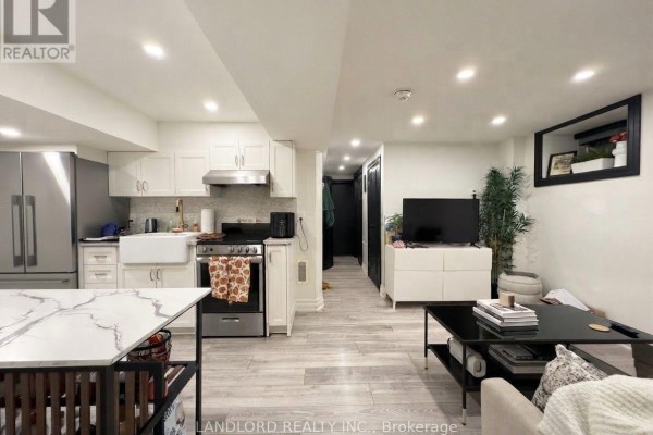 4 - 121 Sorauren Avenue, Toronto