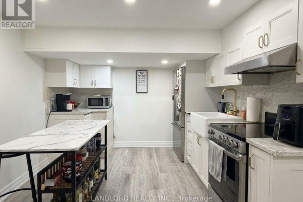 4 - 121 Sorauren Avenue, Toronto, ON M6R2E3 Photo 2