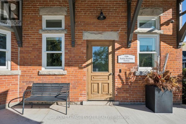 4 - 139 Thomas Street, Oakville, ON L6J3A9 Photo 2