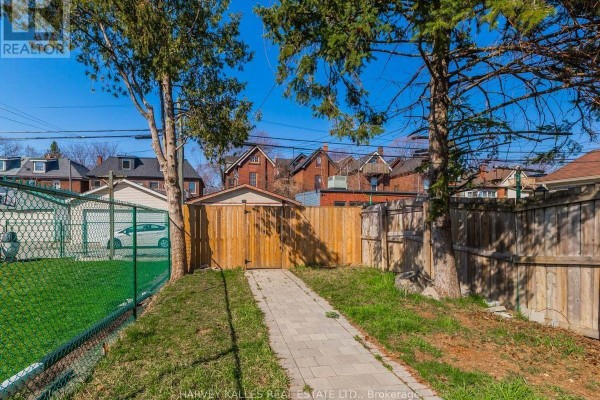 4 - 160 Lansdowne Avenue, Toronto, ON M6K2V9 Photo 3