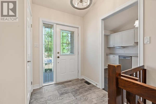 Kitchen - 4 - 173 Wilson Street W, Hamilton, ON L9G1N4 Photo 4