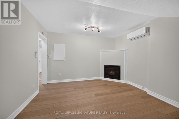 Living room - 4 - 21 West Avenue S, Hamilton, ON L8N2S2 Photo 2
