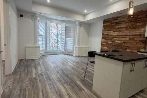 4 - 215 Jarvis Street, Toronto, ON M5B2C1 Photo 3
