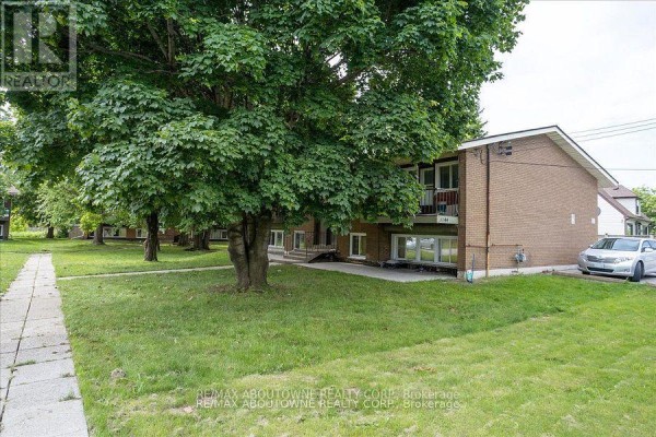 Living room - 4 - 2344 Queensway Drive, Burlington, ON L7R3T3 Photo 2