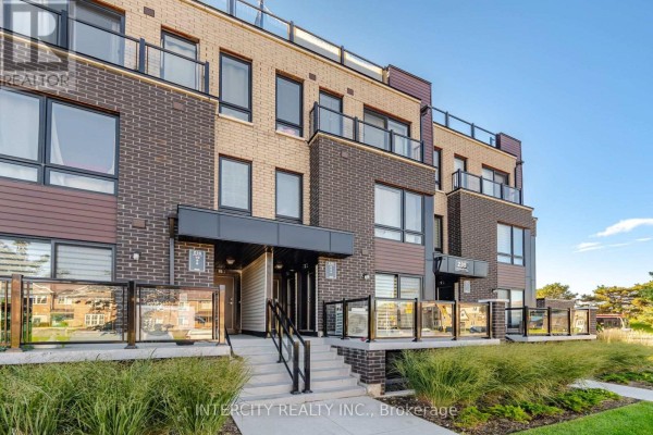 4 - 235 Mclevin Avenue, Toronto, ON, photo 2